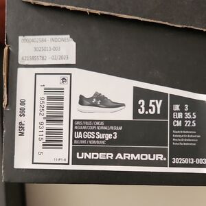 Kids Under Armour Size 3.5Y Black and White Athletic Shoes